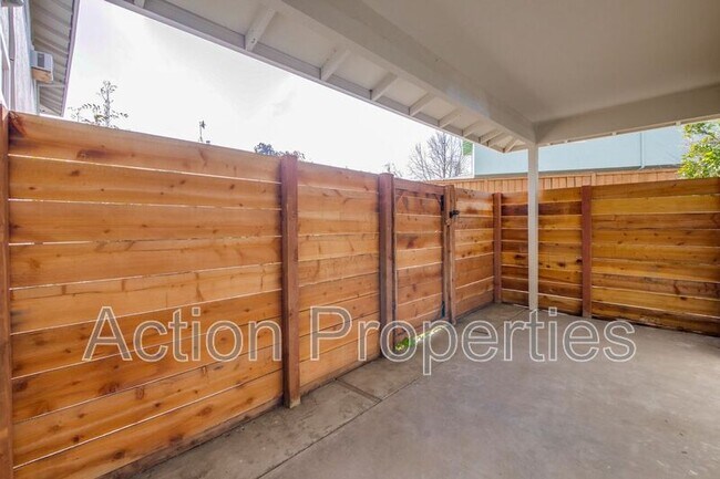 Building Photo - 560 Firloch Ave