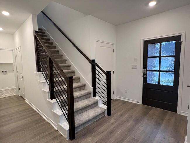 Building Photo - 497 Papaya Dr