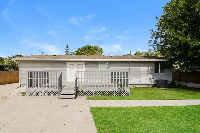 Building Photo - 5111 22nd St Ct E