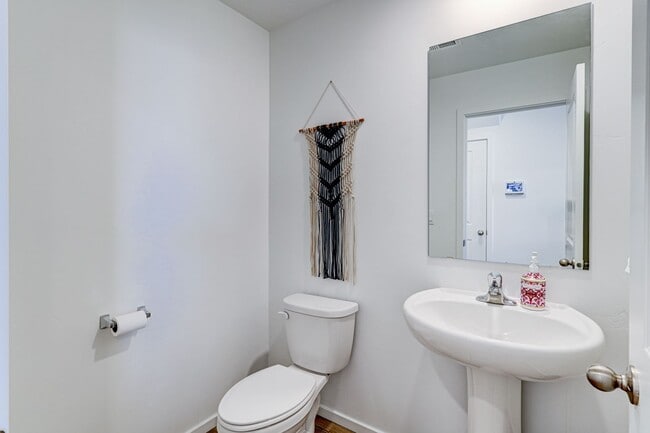 Building Photo - 3 BEDROOM Long Valley Townhome with all the Amenities