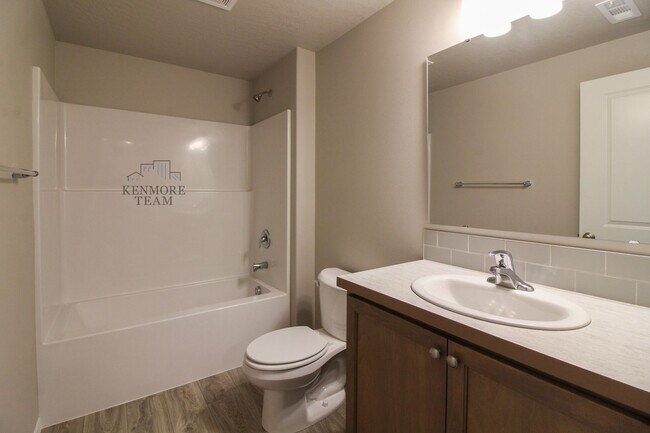 Building Photo - 3 Bedroom, 2 Bath Home in Kennewick