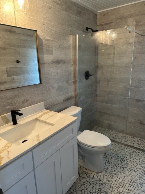 Guest Bath - 3826 Harold Ave