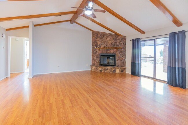 Building Photo - Charming 3 Bedroom 2 Bathroom - Spacious & Fenced Backyard