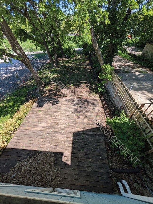 Building Photo - 3 Bedroom Home, conveniently located near UMKC!