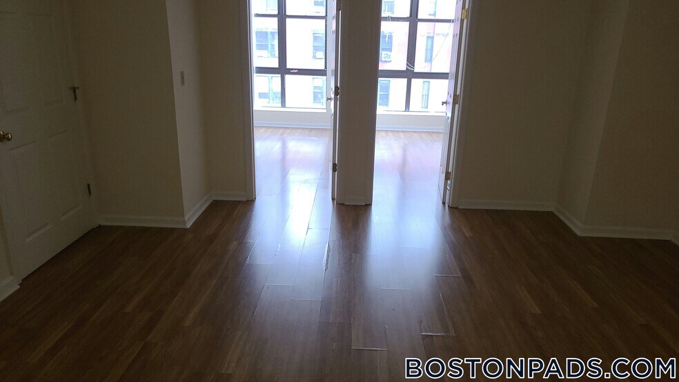 Building Photo - 81 Essex St