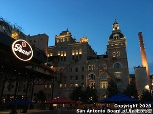 Building Photo - 626 E Woodlawn Ave