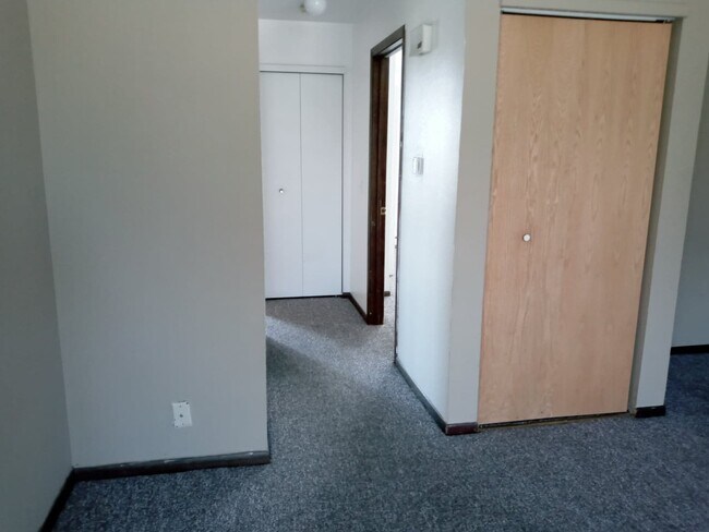 Building Photo - 2766 N Robinson Dr