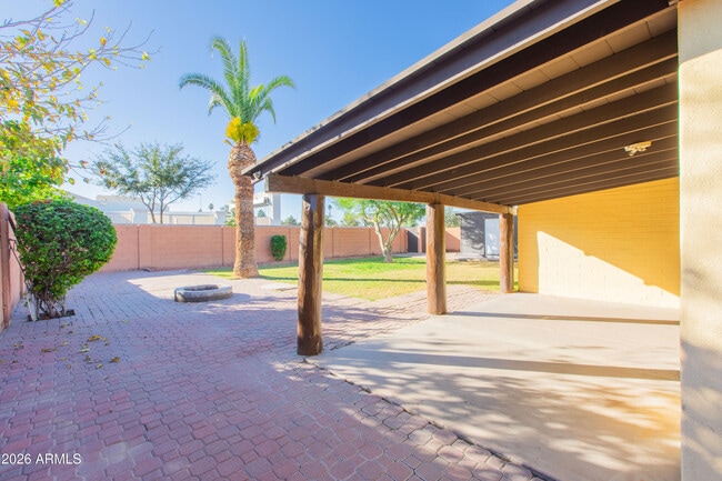 Building Photo - 1813 E Ellis Dr