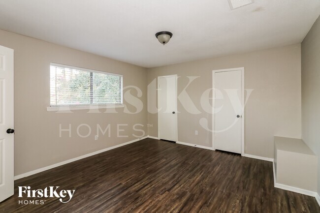 Building Photo - 2703 Shady Bayou Ln