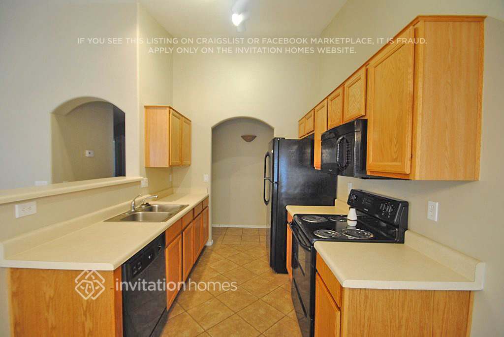Building Photo - 12910 W Holly St