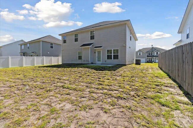 Building Photo - AVAILABLE SEPTEMBER 2025 [PET FRIENDLY]