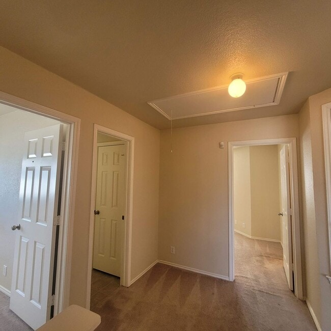 Building Photo - Perfectly Located near Medical Center