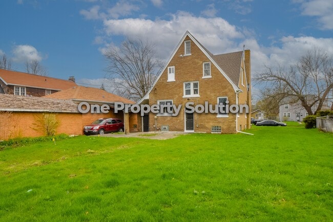 Building Photo - 3612 Van Buren St
