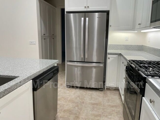 Building Photo - 59 Henson