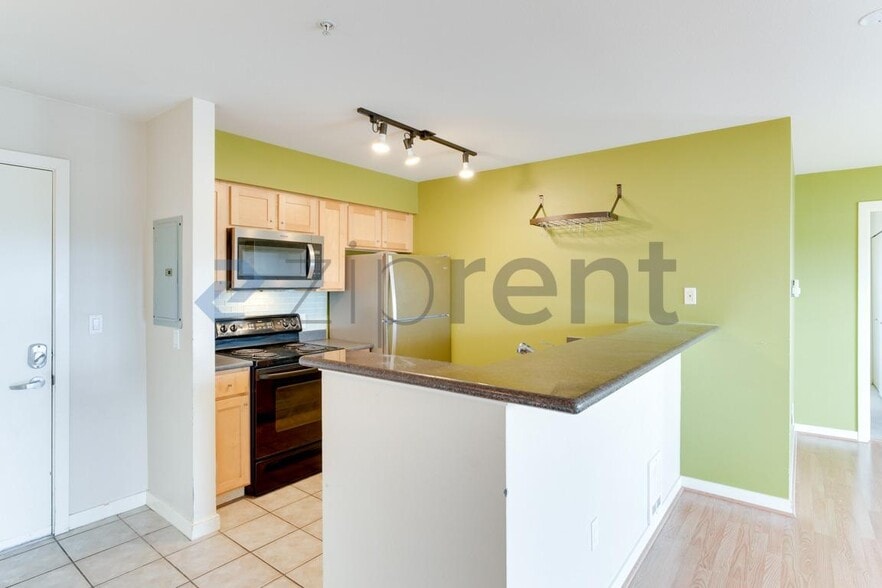 Building Photo - Unit 501
