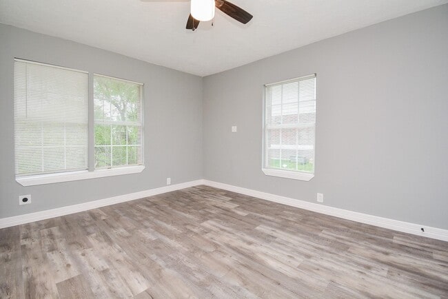 Building Photo - 14631 Renault St