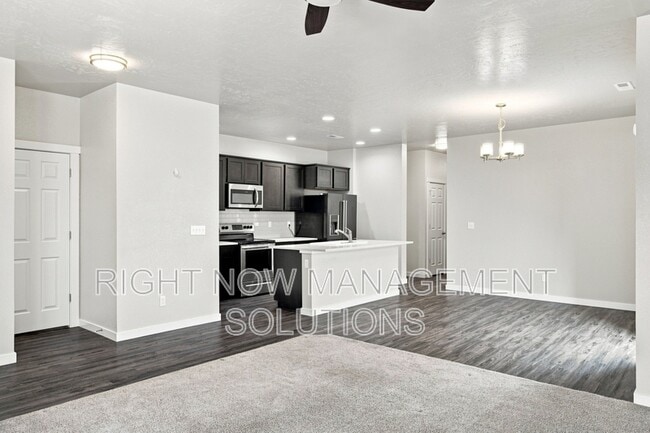 Building Photo - 10043 W Campville St