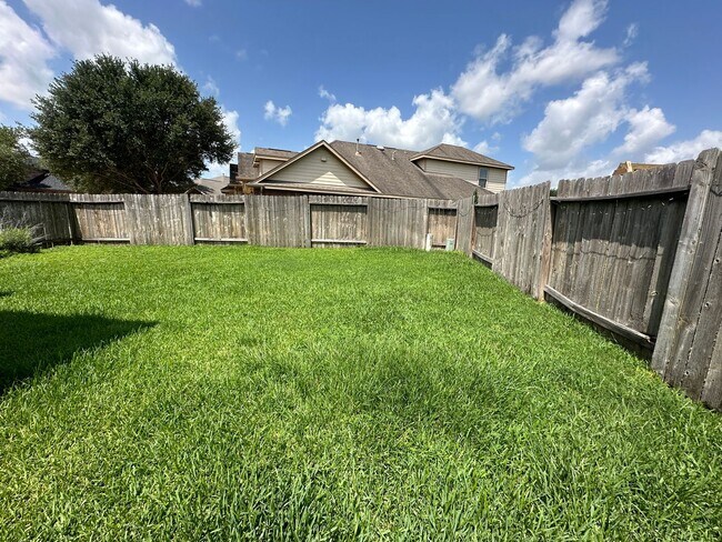 Building Photo - For Lease | 4 Bed, 2.5 Bath | 2,587 Sq Ft ...