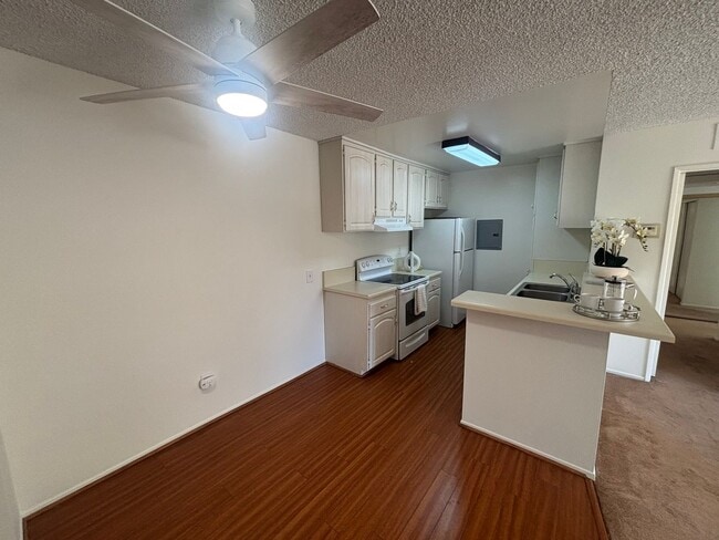 Building Photo - 2 Bedroom Condo for Rent in Newhall!