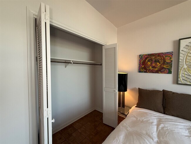 Building Photo - 15 Greenway Plz