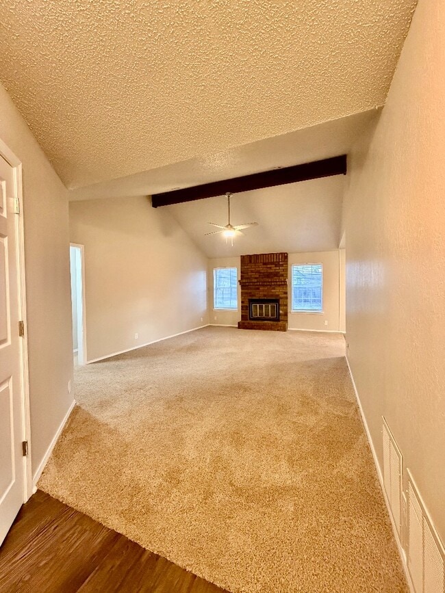 Building Photo - 10802 E 101st St N