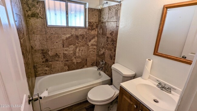 Building Photo - 3853 E Mainyard Pl