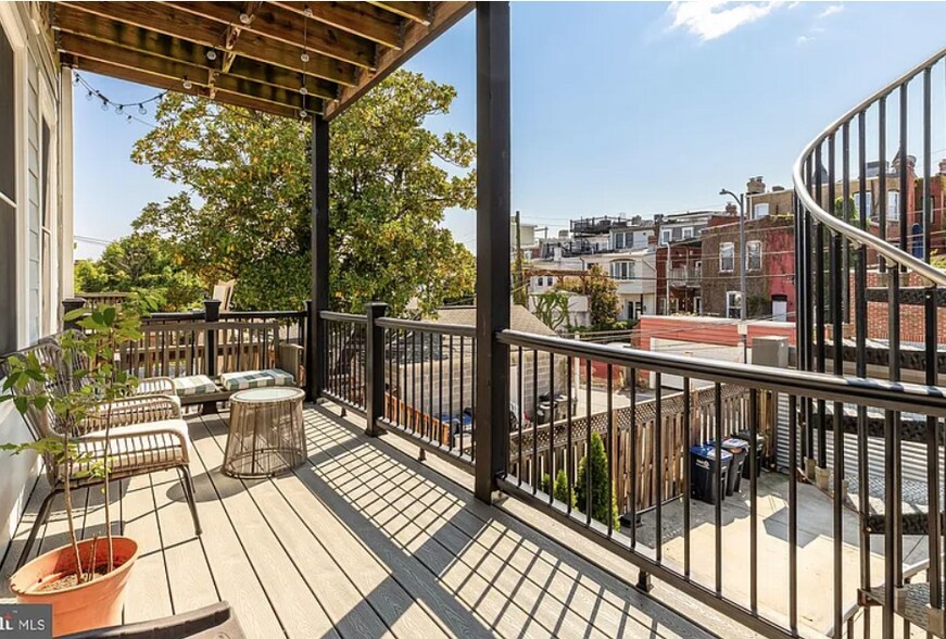 balcony - 1230 Fairmont St NW
