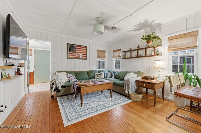 Building Photo - 14 Sunset Rd