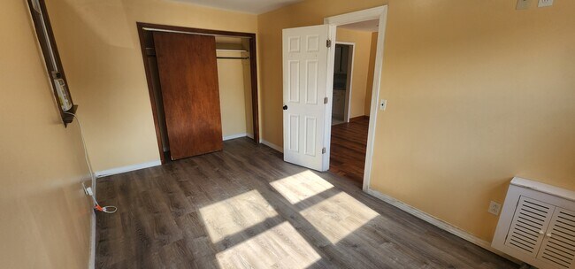 Building Photo - 208 Sandford Ave