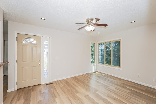 Building Photo - 373 Elan Ct