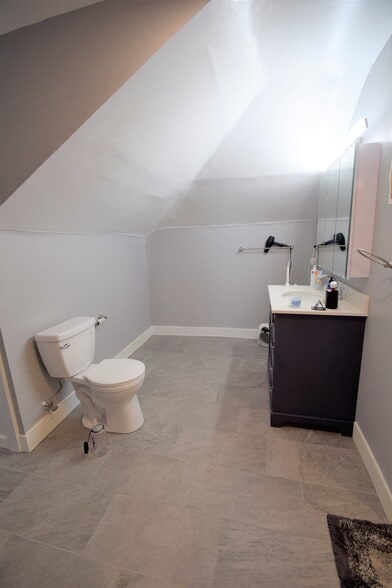 Building Photo - 235 Chestnut Hill Ave