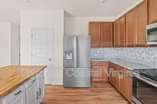 Building Photo - 305 Tarn Ct