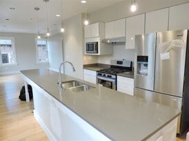 Building Photo - 40 Bow St