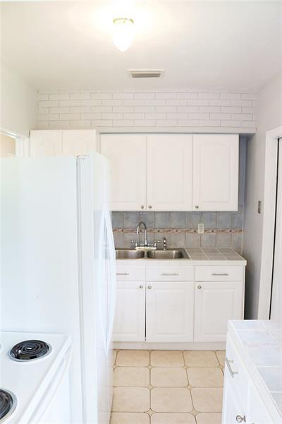 Building Photo - 2640 SW 79th Ave