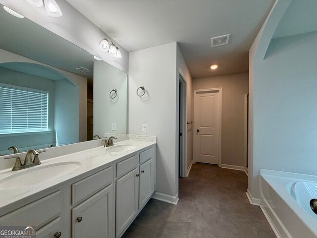 Building Photo - 121 Quail Forest Circle