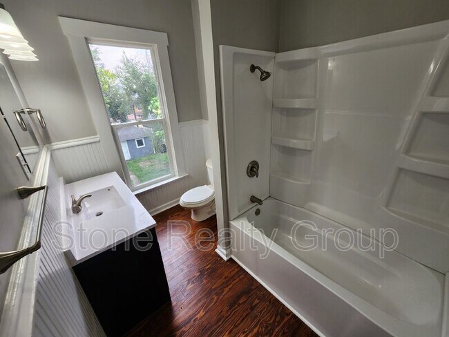 Building Photo - 636 S 7th St