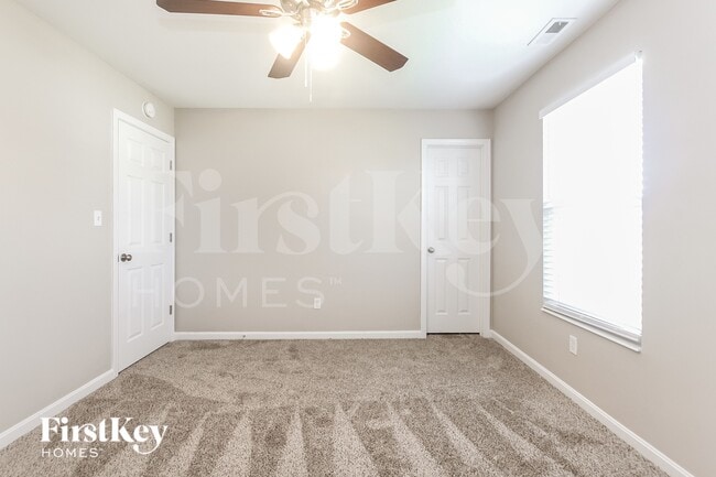 Building Photo - 6159 N Woods Edge Dr