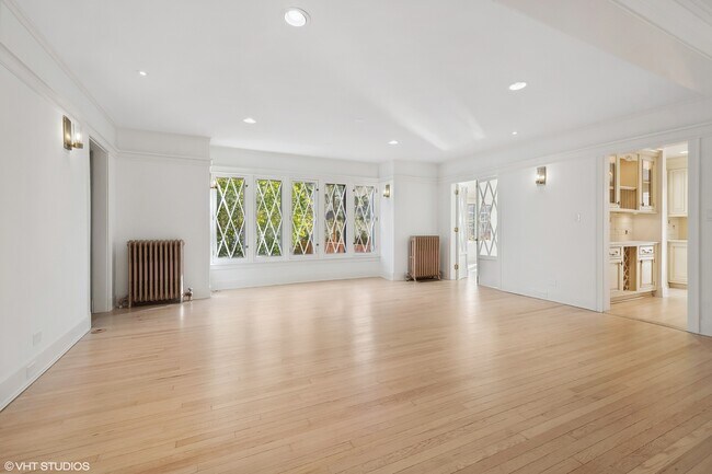 Building Photo - 619 Forest Ave