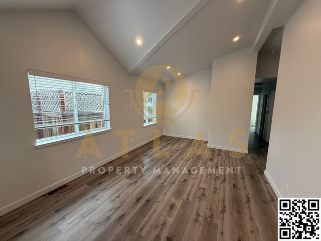 Building Photo - 2581 Utah St