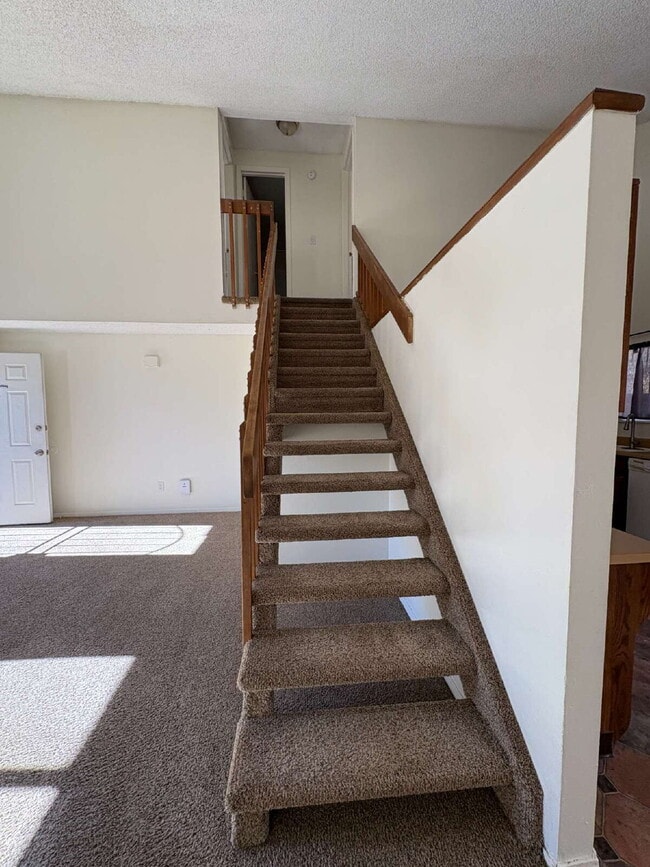 Building Photo - 2 bedroom duplex with garage - Bennett