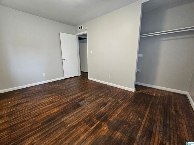 Building Photo - 433 Wedgeworth Rd