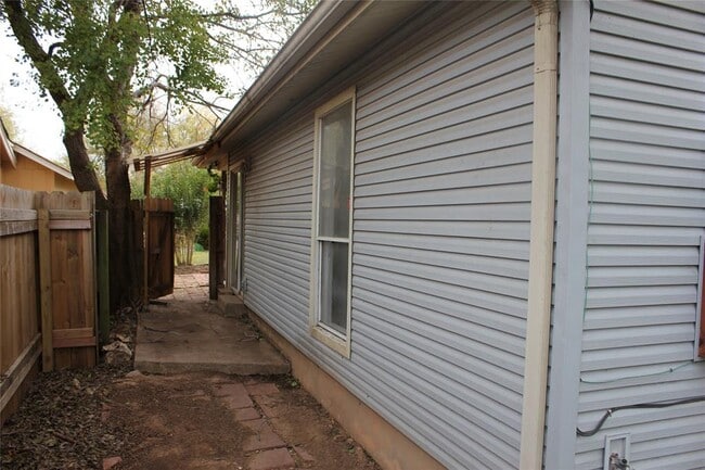 Building Photo - 504 Sierra Cove