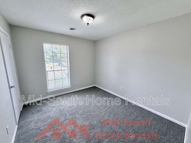 Building Photo - 4147 Hallview Dr
