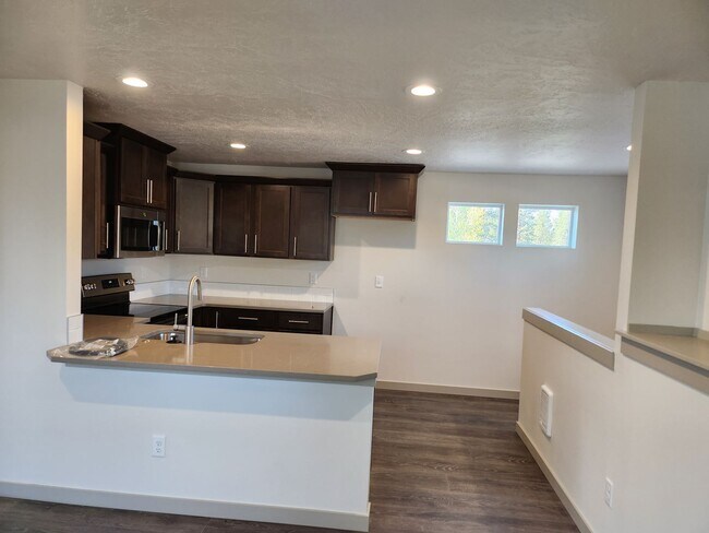 Building Photo - 16474 Carter Ct
