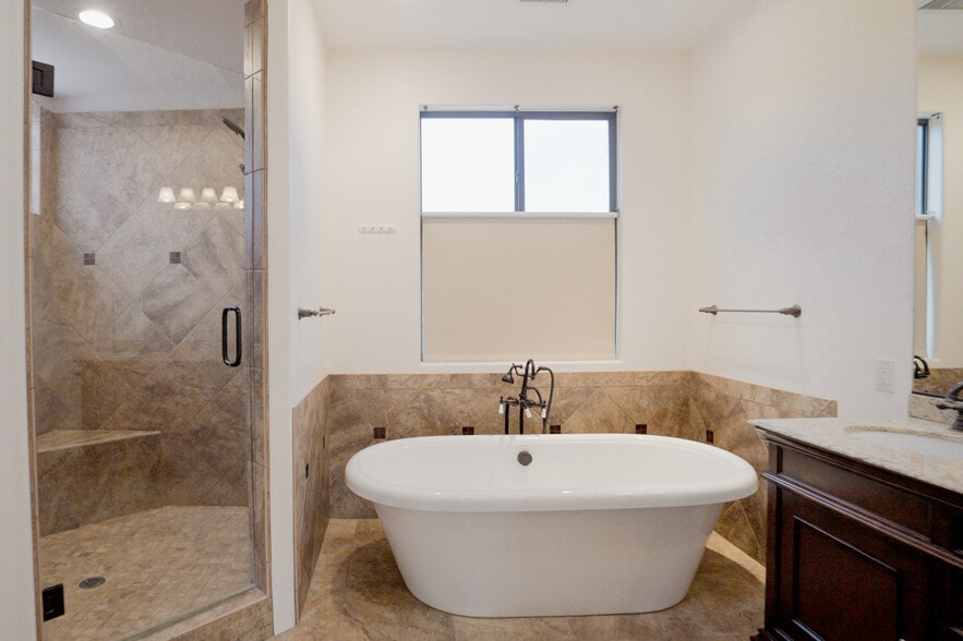 Master Bath - 1483 Vista Montana Rd