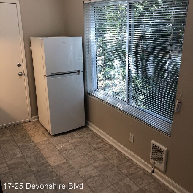 Building Photo - 17-25 Devonshire Blvd