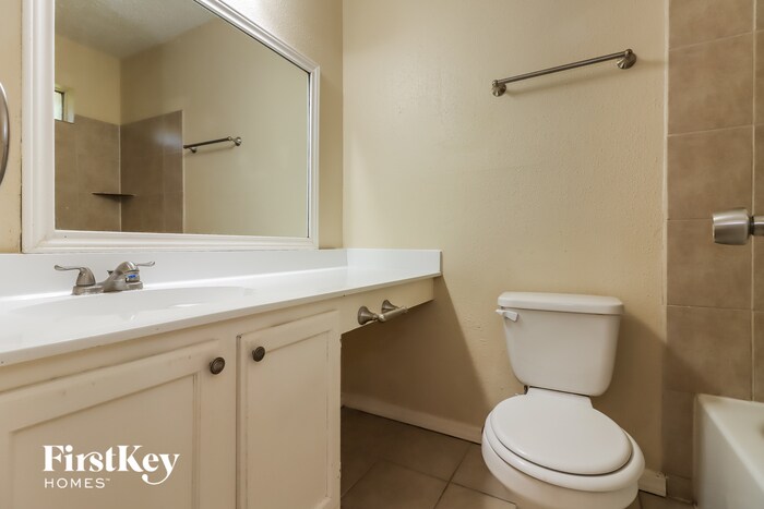 Building Photo - 17026 Enchanted Cir E