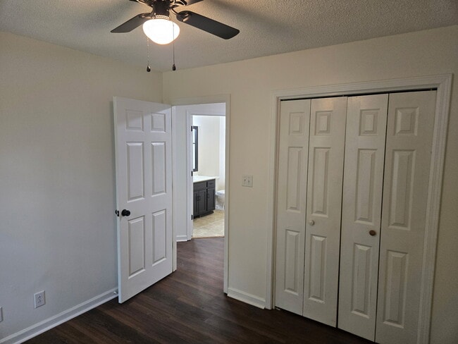 Building Photo - 118 Shady Maple Dr