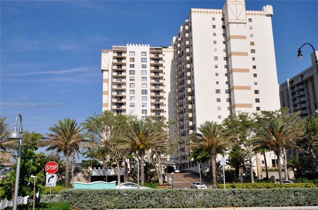 Building Photo - 1865 S Ocean Dr