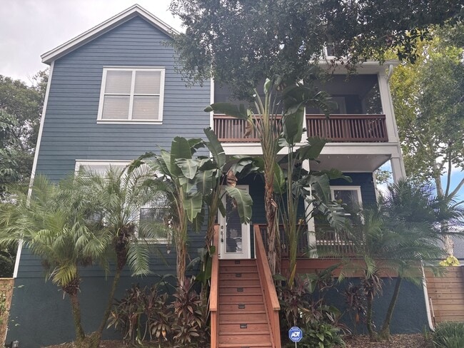 Building Photo - 827 Meridale Ave